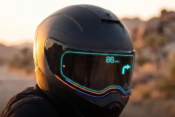 A GoPro patenteou um capacete com IA